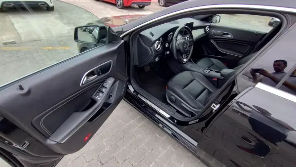 Mercedes-Benz CLA 200 2016 - 19999 EUR, 199000 km - AUTO.MOTO.pt - 199000km - foto 13 de 33