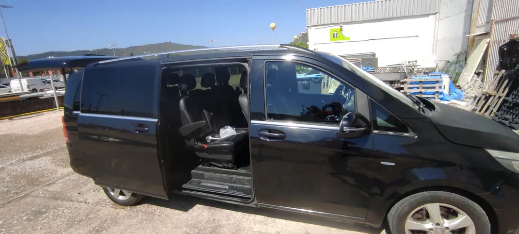 Mercedes-Benz V 250 2016 - 20350 EUR, 360000 km - AUTO.MOTO.pt - 360000km - foto 8 de 14