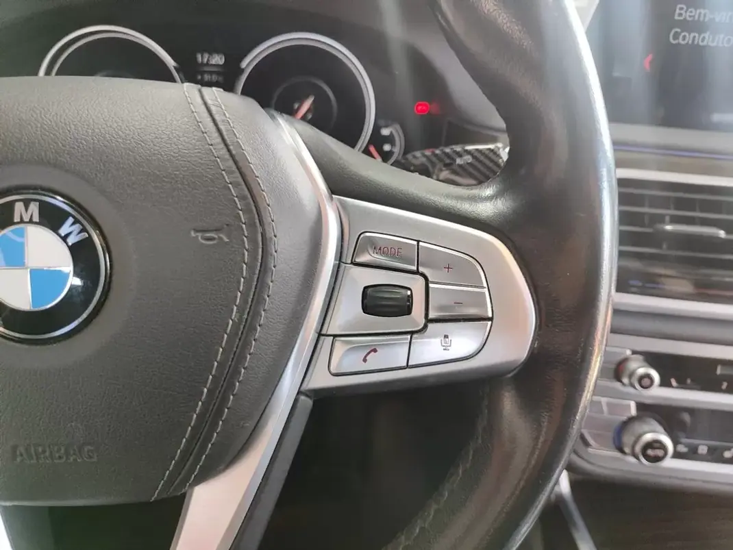 BMW 740 2018 - 29950 EUR, 249000 km - AUTO.MOTO.pt - 249000km - foto 25 de 41