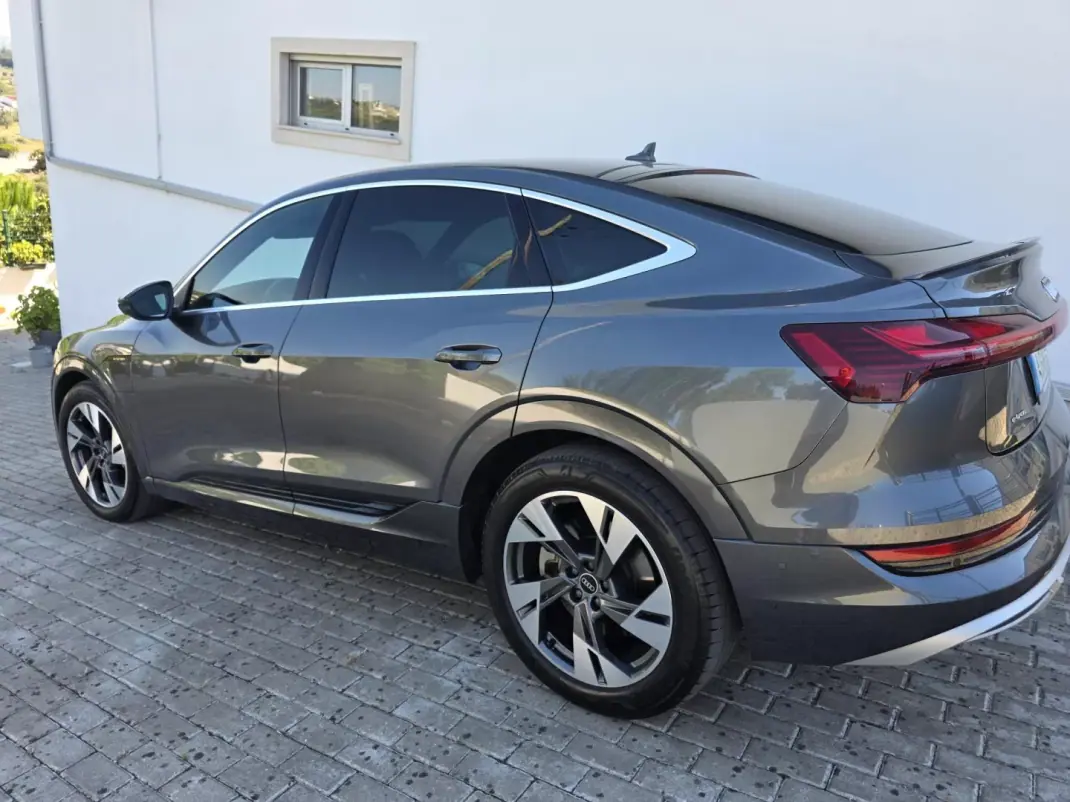 Audi e-tron 2021 - 32900 EUR, 120000 km - 120000km - foto 25 de 51