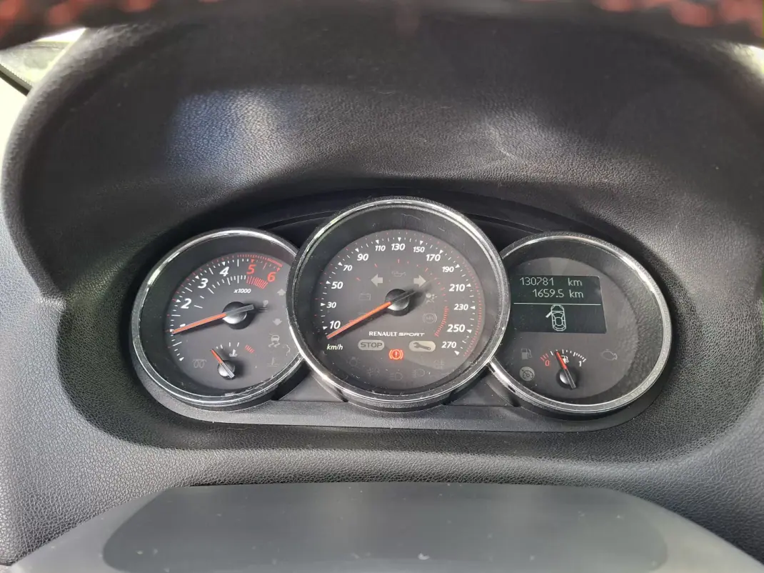 Renault Mégane Sport Tourer 2014 - 11500 EUR, 130900 km - AUTO.MOTO.pt - 130900km - foto 20 de 28