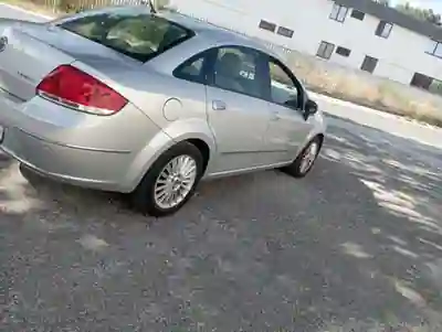 Fiat Linea 2007 - 2900 EUR, 185000 km - AUTO.MOTO.pt - 185000km - foto 5 de 12