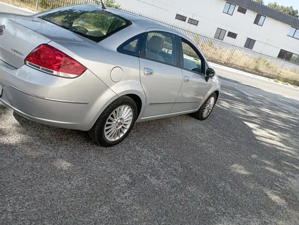 Fiat Linea 2007 - 2900 EUR, 185000 km - AUTO.MOTO.pt - 185000km - foto 5 de 12