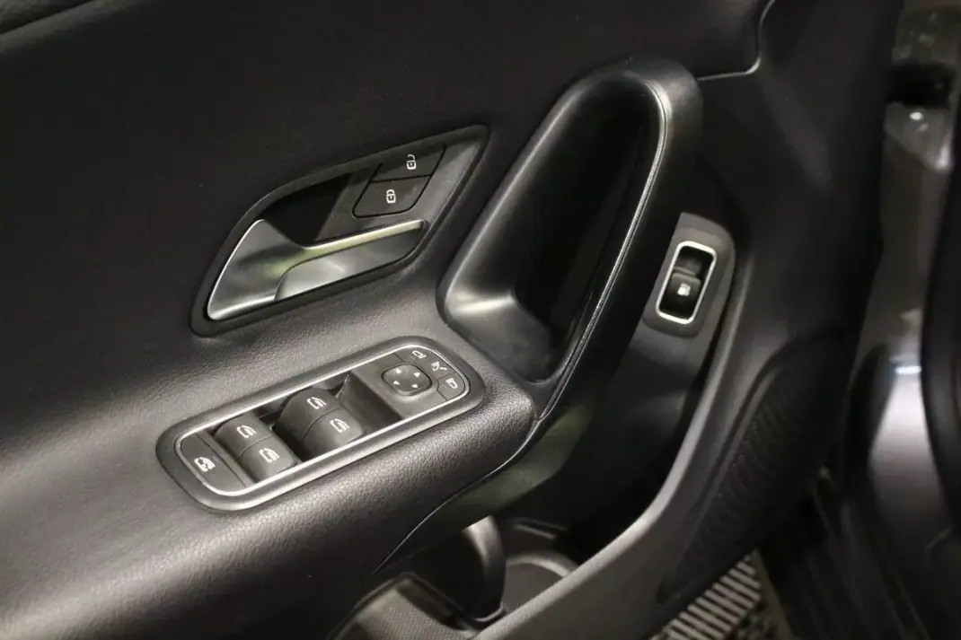 Mercedes-Benz CLA 250 2022 - 28900 EUR, 99000 km - AUTO.MOTO.pt - 99000km - foto 21 de 32