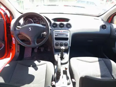 Peugeot 308 2008 - 5490 EUR, 211476 km - AUTO.MOTO.pt - 211476km - foto 8 de 10