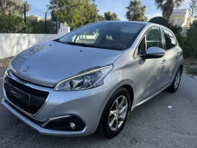 Peugeot 208 2016 - 8999 EUR, 44000 km - AUTO.MOTO.pt - 44000km - foto 10 de 18