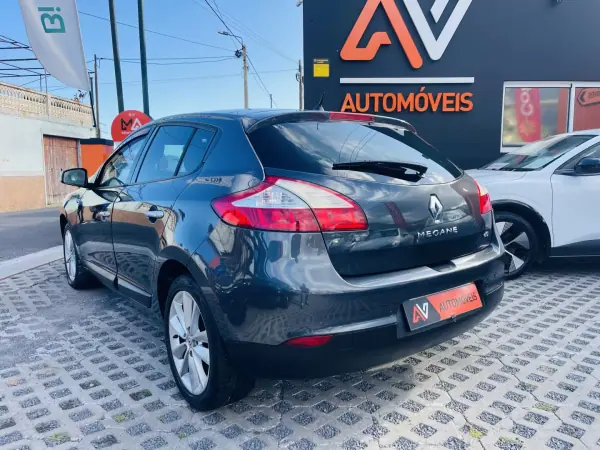 Renault Mégane 2009 - 6950 EUR, 213846 km - AUTO.MOTO.pt - 213846km - foto 5 de 12