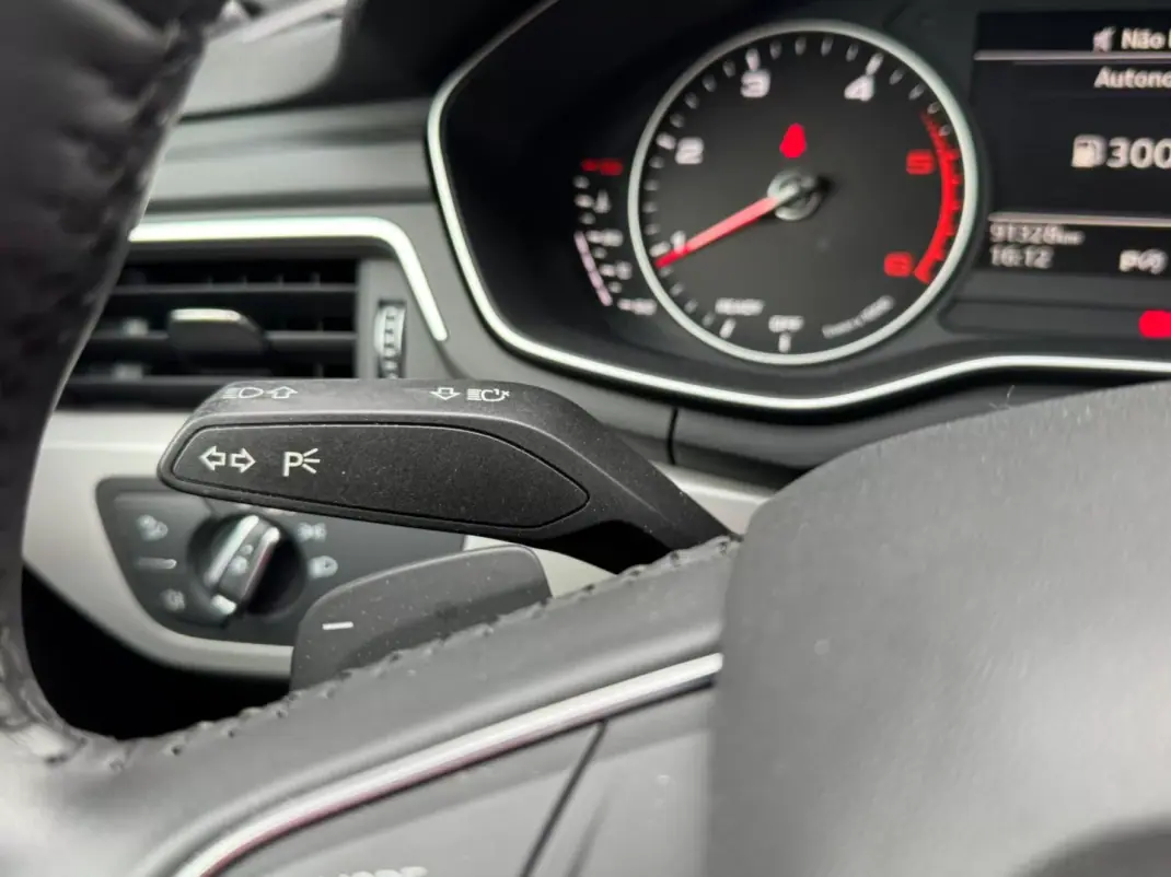 Audi A4 Avant 2019 - 24900 EUR, 91315 km - AUTO.MOTO.pt - 91315km - foto 17 de 21