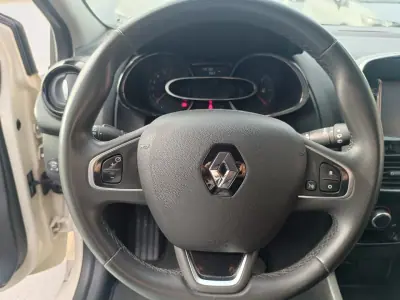 Renault Clio 2017 - 10900 EUR, 135702 km - AUTO.MOTO.pt - 135702km - foto 16 de 22