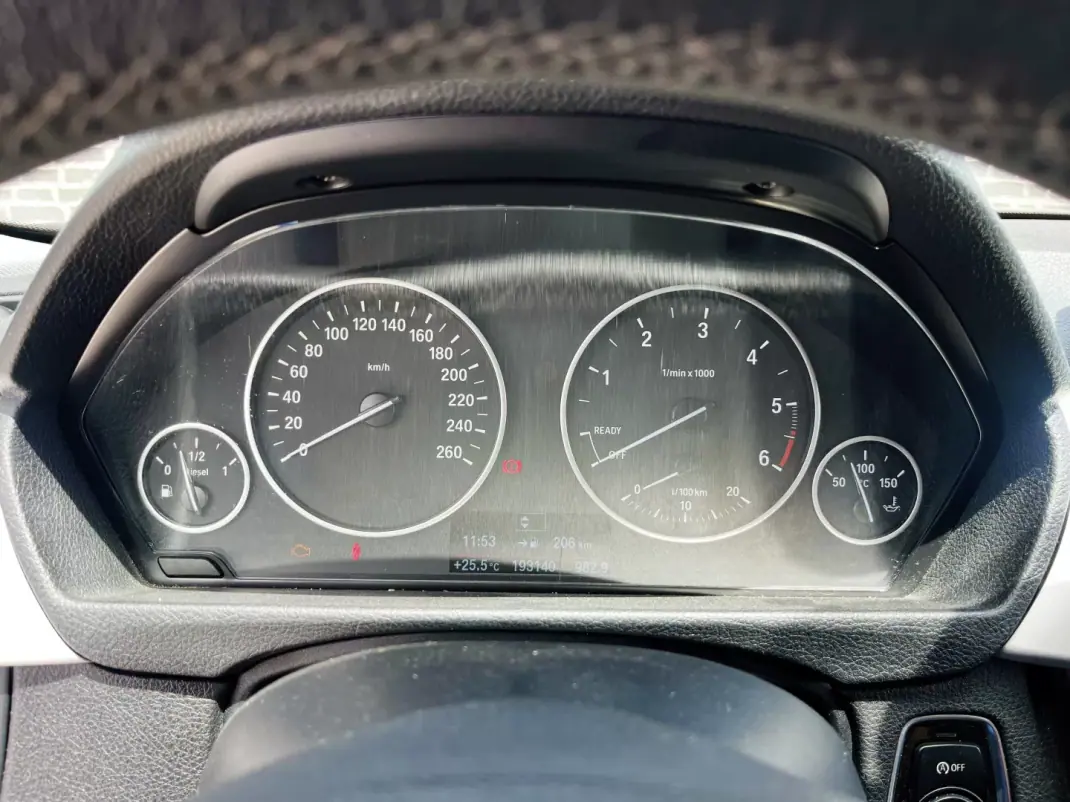 BMW 318 2013 - 13900 EUR, 193000 km - 193000km - foto 6 de 13