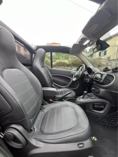 Smart Fortwo Cabrio 2016 - 14750 EUR, 50604 km - AUTO.MOTO.pt - 50604km - foto 5 de 7
