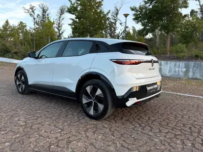 Renault Mégane E-Tech 2022 - 22500 EUR, 14000 km - AUTO.MOTO.pt - 14000km - foto 15 de 24