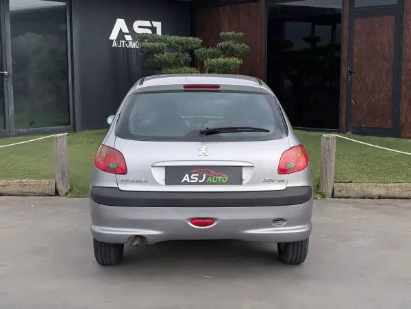 Peugeot 206 Van 1.4 HDi 2005 - 1750 EUR, 393364 km - AUTO.MOTO.pt - 393364km - foto 8 de 16