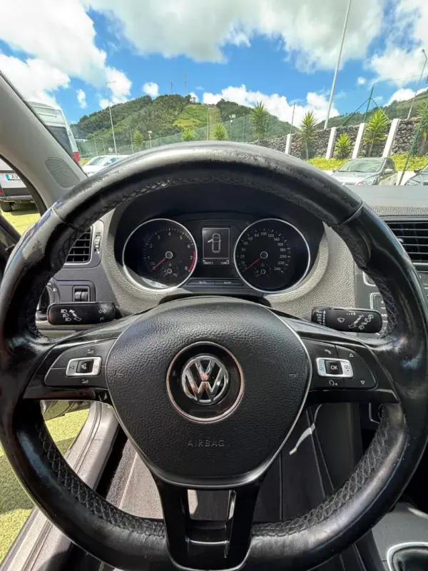 Volkswagen Polo 2017 - 10990 EUR, 146070 km - AUTO.MOTO.pt - 146070km - foto 8 de 12