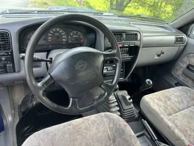 Nissan Navara 1999 - 14500 EUR, 223000 km - AUTO.MOTO.pt - 223000km - foto 8 de 12