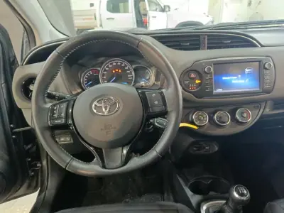 Toyota Yaris 2020 - 13950 EUR, 61582 km - AUTO.MOTO.pt - 61582km - foto 3 de 4