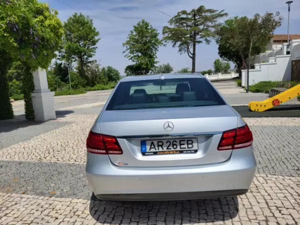Mercedes-Benz E 200 2014 - 18900 EUR, 147135 km - AUTO.MOTO.pt - 147135km - foto 6 de 20