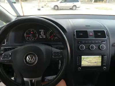 Volkswagen Touran 2012 - 16999 EUR, 182000 km - AUTO.MOTO.pt - 182000km - foto 13 de 28