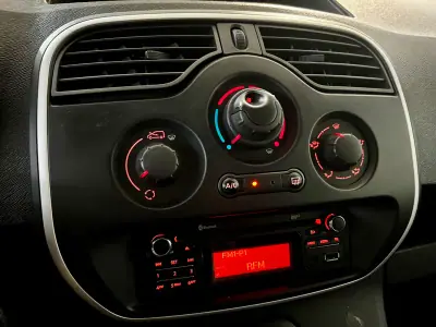 Renault KANGOO EXPRESS 1.5 DCI BUSINESS 3 L S/S 2015 - 7700 EUR, 226000 km - AUTO.MOTO.pt - 226000km - foto 17 de 23