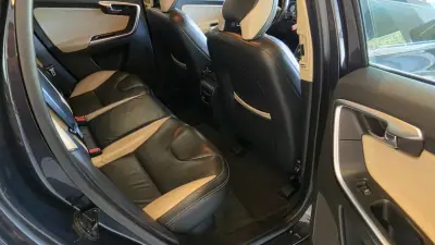 Volvo XC 60 2010 - 15900 EUR, 176365 km - AUTO.MOTO.pt - 176365km - foto 52 de 55