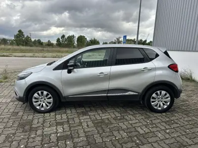 Renault Captur 2016 - 13490 EUR, 143000 km - AUTO.MOTO.pt - 143000km - foto 7 de 15