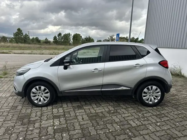 Renault Captur 2016 - 12990 EUR, 143000 km - AUTO.MOTO.pt - 143000km - foto 7 de 15