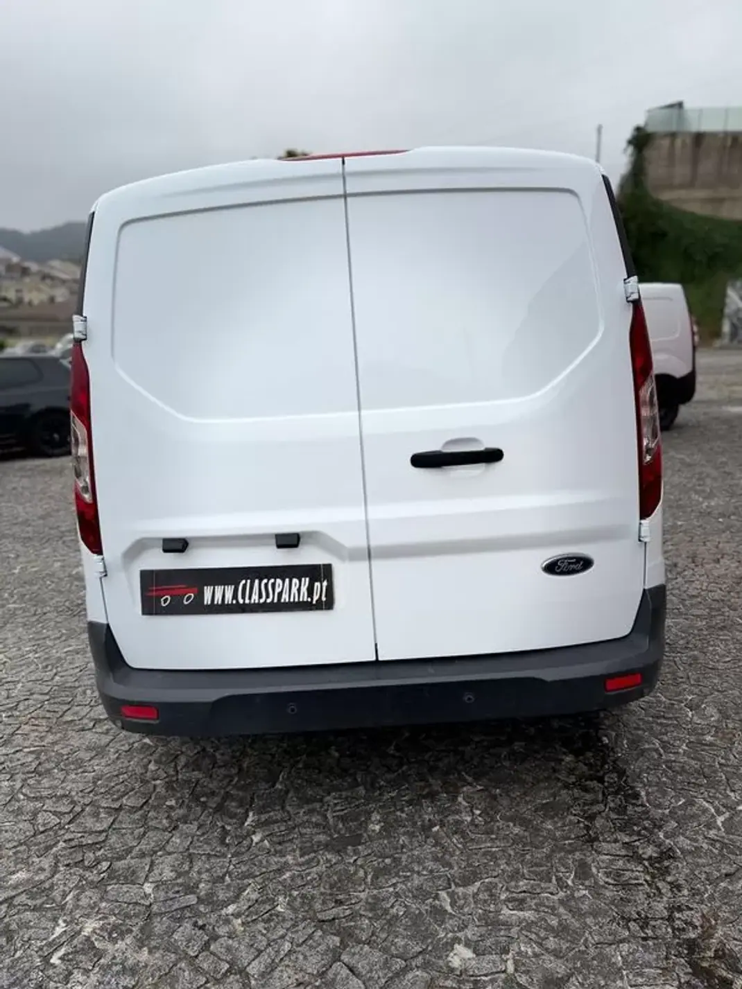 Ford Transit Connect 2018 - 10500 EUR, 165000 km - AUTO.MOTO.pt - 165000km - foto 5 de 6