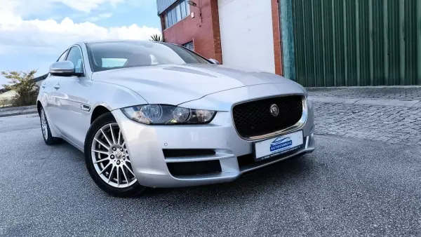 Jaguar XE 2018 - 13900 EUR, 147000 km - AUTO.MOTO.pt - 147000km - foto 3 de 14