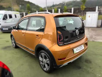 Volkswagen Cross Up! 2018 - 13990 EUR, 101322 km - AUTO.MOTO.pt - 101322km - foto 7 de 14