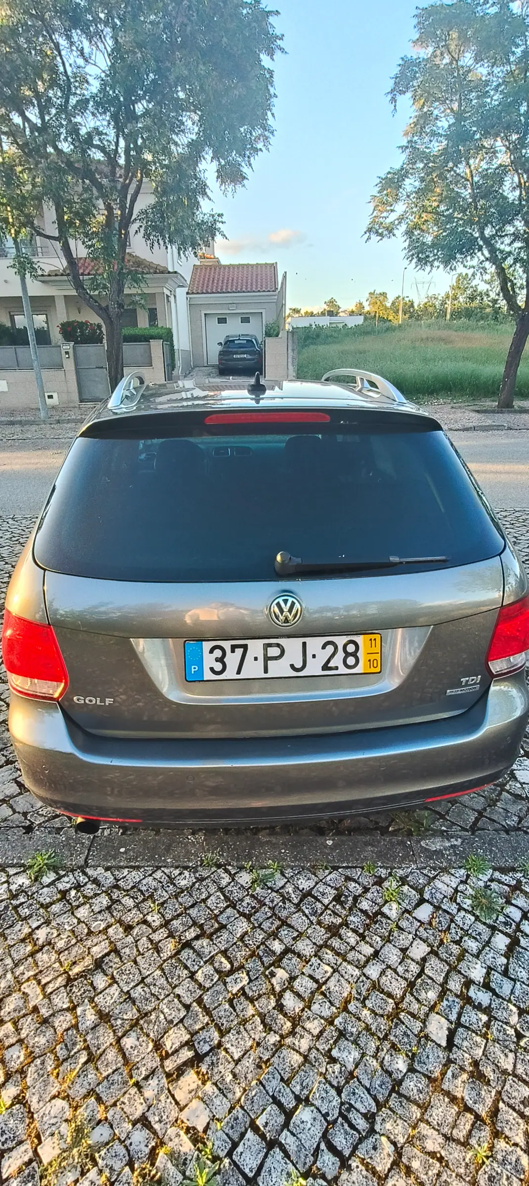 Volkswagen Golf Variant 2011 - 8000 EUR, 237000 km - AUTO.MOTO.pt - 237000km - foto 5 de 15