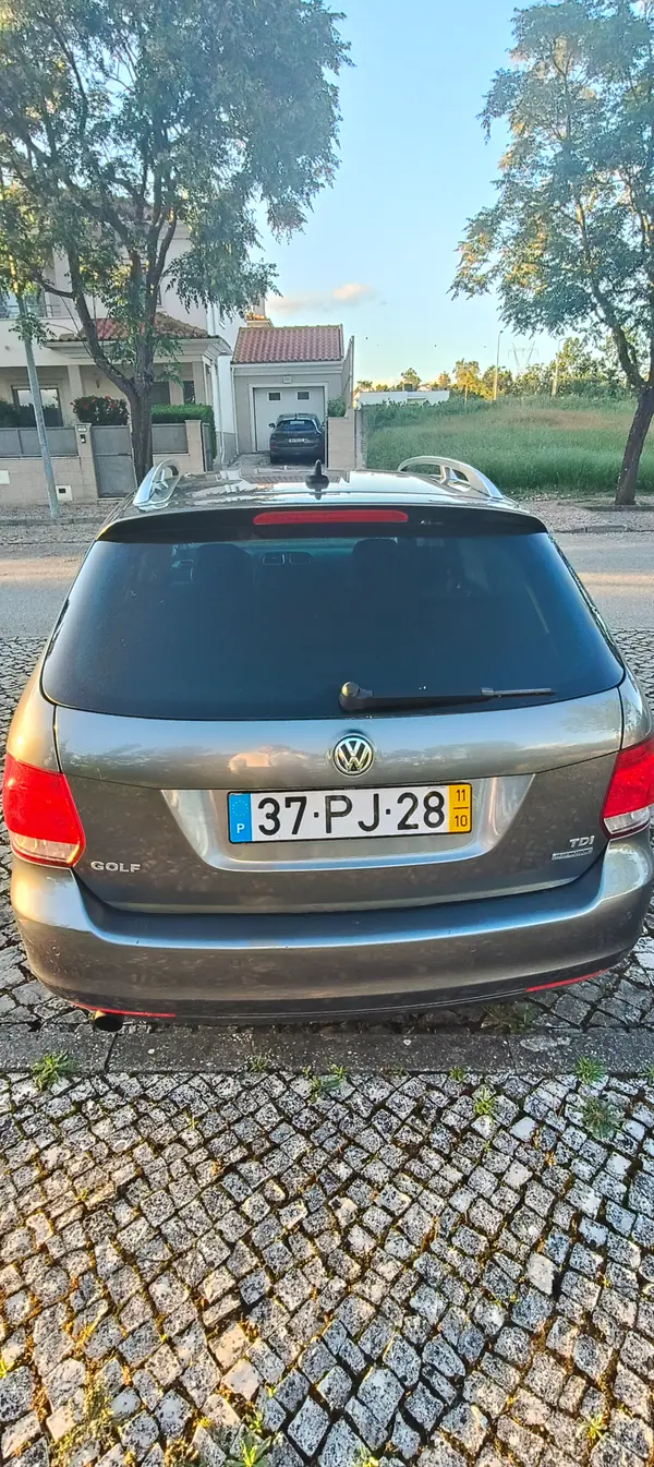Volkswagen Golf Variant 2011 - 8000 EUR, 237000 km - AUTO.MOTO.pt - 237000km - foto 5 de 15