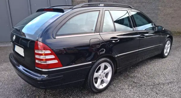 Mercedes-Benz C 220 2006 - 10950 EUR, 288000 km - AUTO.MOTO.pt - 288000km - foto 13 de 15