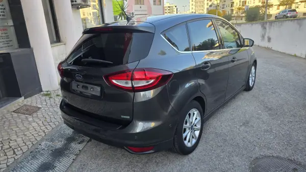 Ford C-Max 2016 - 10990 EUR, 117000 km - AUTO.MOTO.pt - 117000km - foto 4 de 22
