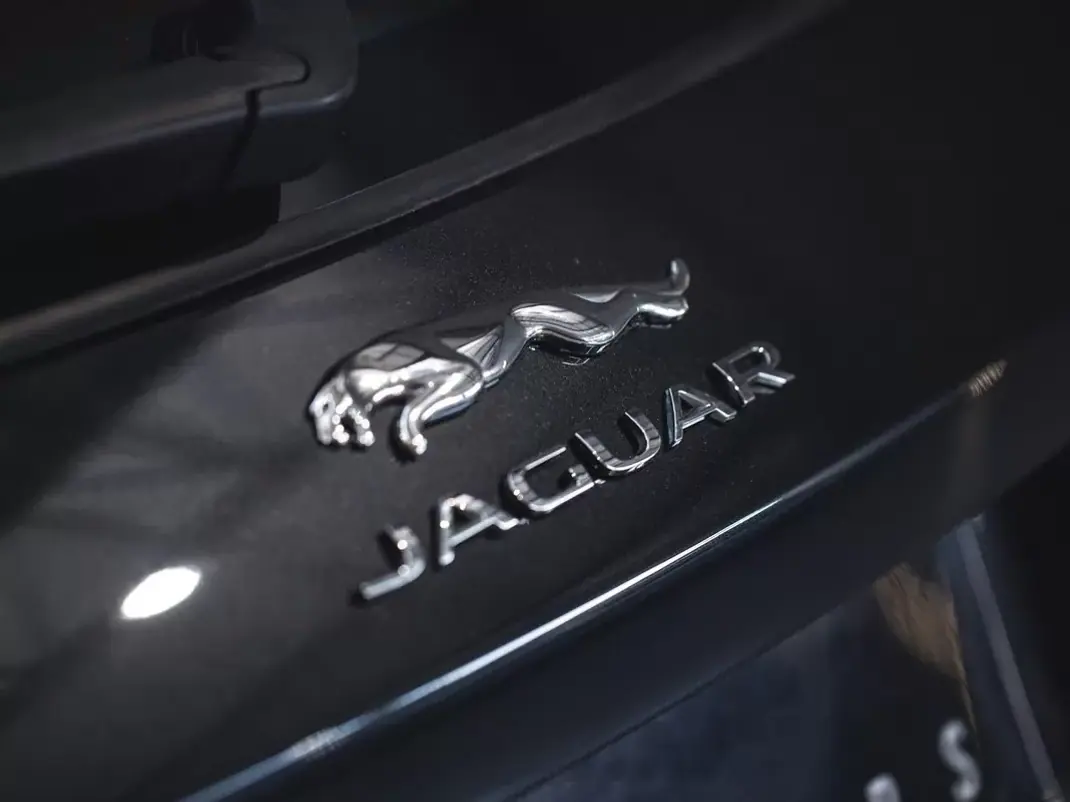 Jaguar F-Pace 2018 - 21490 EUR, 97465 km - 97465km - foto 13 de 26