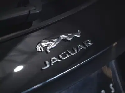 Jaguar F-Pace 2018 - 21490 EUR, 97465 km - 97465km - foto 13 de 26