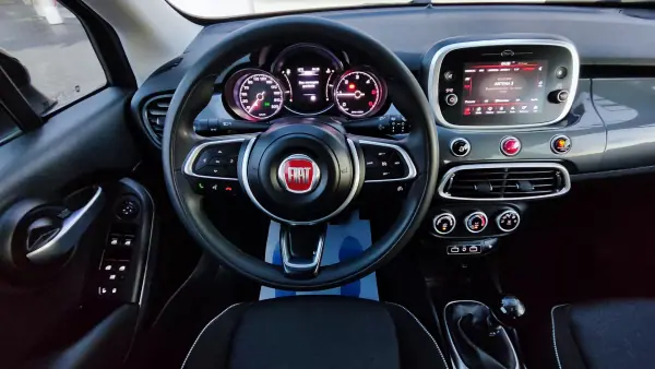Fiat 500X 2019 - 15400 EUR, 86000 km - AUTO.MOTO.pt - 86000km - foto 8 de 12