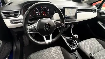 Renault Clio 2023 - 13400 EUR, 79000 km - AUTO.MOTO.pt - 79000km - foto 9 de 12