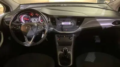 Opel Astra Sports Tourer 2018 - 7990 EUR, 234500 km - AUTO.MOTO.pt - 234500km - foto 5 de 9