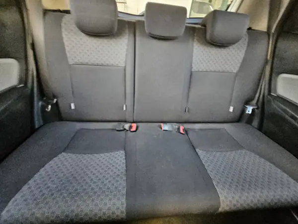 Toyota Yaris 2015 - 9900 EUR, 135279 km - 135279km - foto 7 de 12