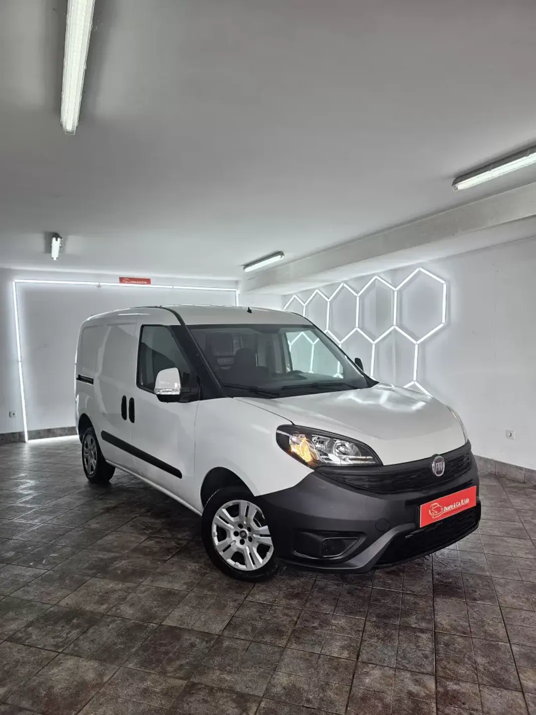 Fiat DOBLO CARGO 1.3 MULTIJET EASY 2018 - 10250 EUR, 177400 km - AUTO.MOTO.pt - 177400km - foto 2 de 26