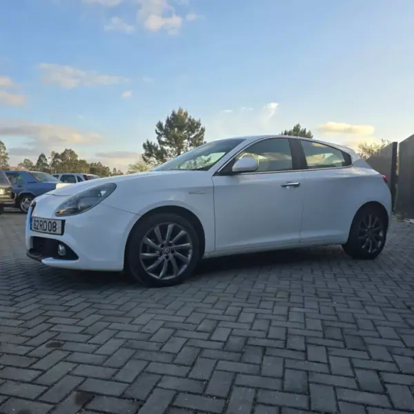 Alfa Romeo Giulietta 2016 - 10950 EUR, 172955 km - AUTO.MOTO.pt - 172955km - foto 18 de 32