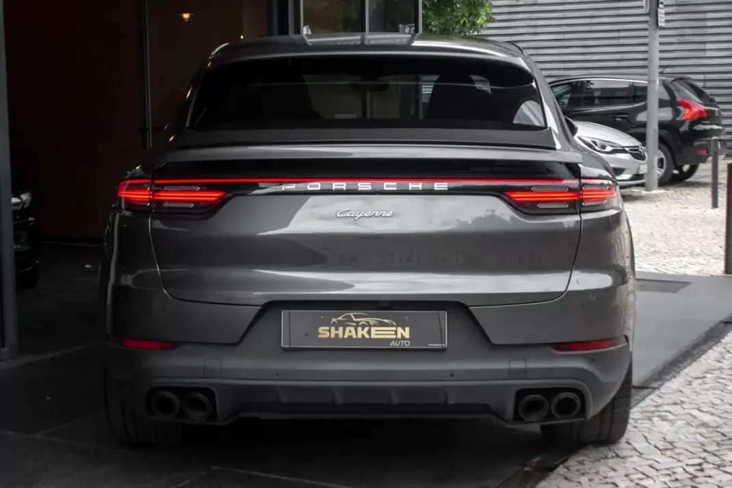 Porsche Cayenne Coupé 2020 - 69890 EUR, 126171 km - AUTO.MOTO.pt - 126171km - foto 10 de 45