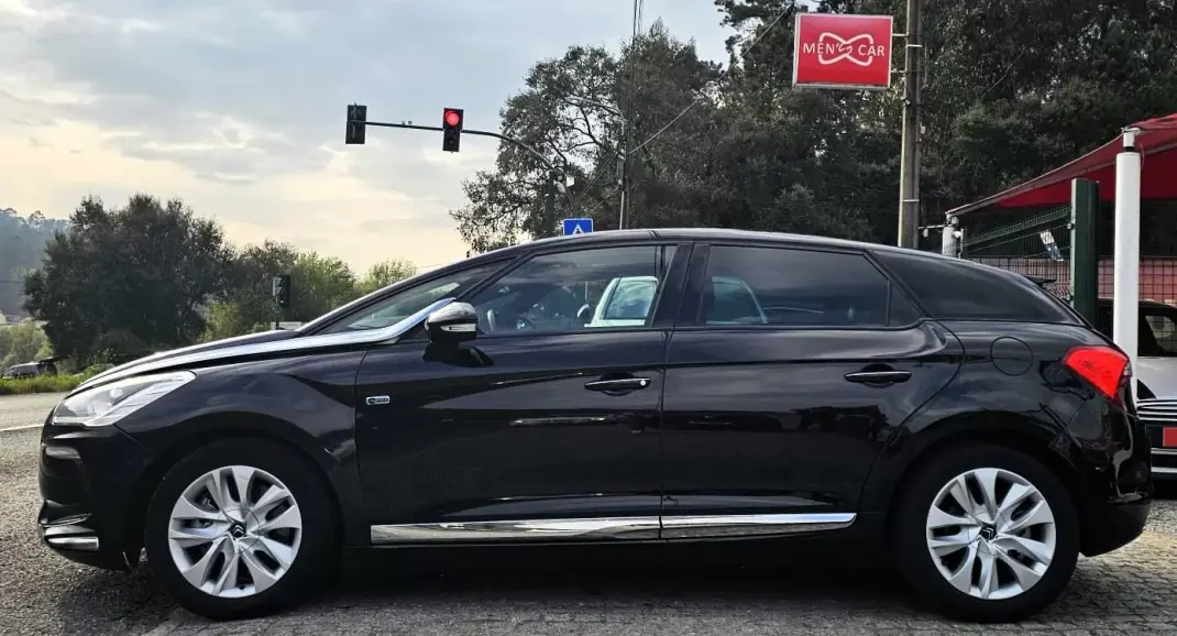 Citroën DS5 2014 - 13999 EUR, 160000 km - AUTO.MOTO.pt - 160000km - foto 3 de 29
