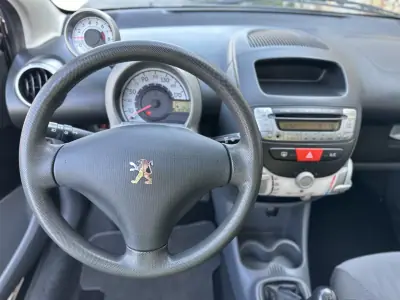 Peugeot 107 2007 - 5500 EUR, 104000 km - AUTO.MOTO.pt - 104000km - foto 23 de 45