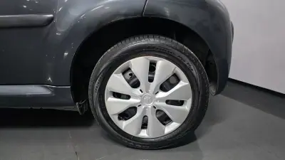 Citroën C1 2011 - 8990 EUR, 112000 km - AUTO.MOTO.pt - 112000km - foto 18 de 21