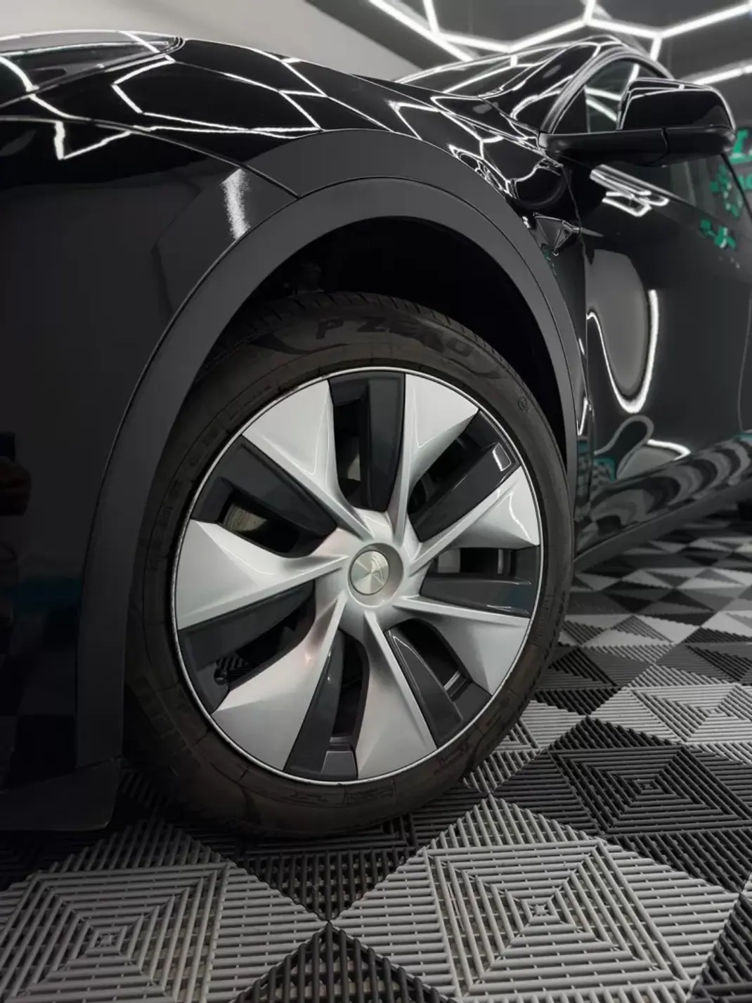 Tesla Model Y 2022 - 31000 EUR, 143000 km - 143000km - foto 2 de 25