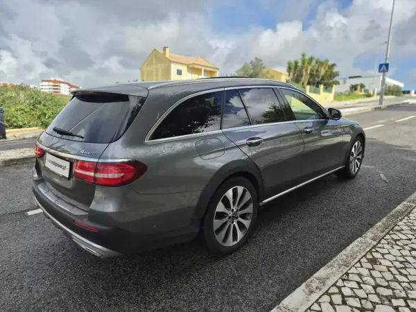 Mercedes-Benz E 220 2018 - 31480 EUR, 125000 km - AUTO.MOTO.pt - 125000km - foto 5 de 25