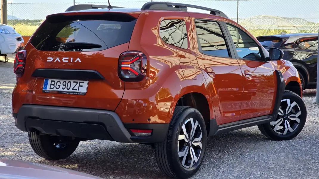 Dacia Duster 2024 - 19500 EUR, 38700 km - AUTO.MOTO.pt - 38700km - foto 2 de 23