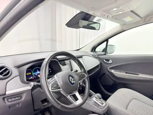 Renault Zoe 2020 - 13999 EUR, 114000 km - AUTO.MOTO.pt - 114000km - foto 19 de 21