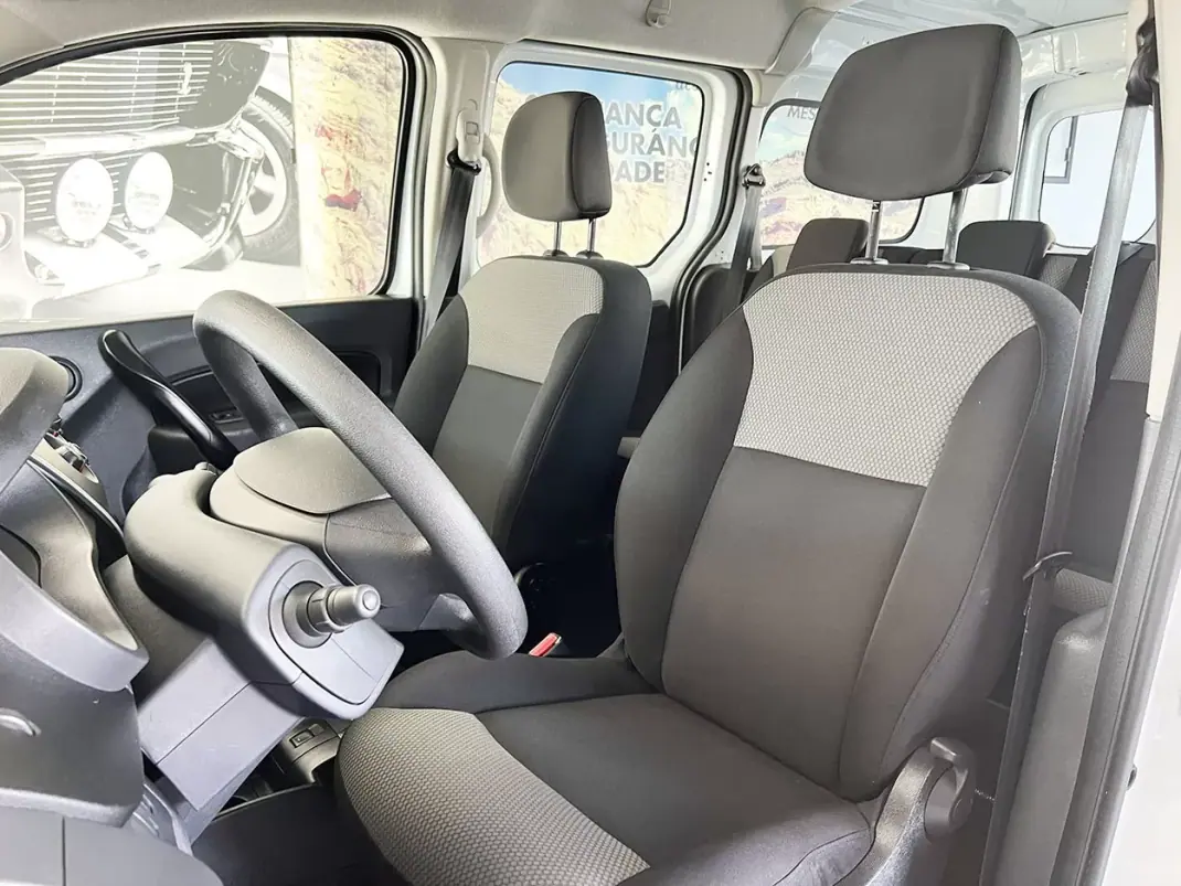 Renault Kangoo 2021 - 16800 EUR, 67687 km - AUTO.MOTO.pt - 67687km - foto 7 de 22
